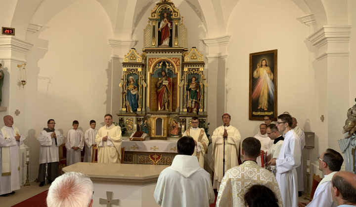 Konsekrácia obnoveného chrámu sv. Jána Krstiteľa v Uloži dňa 24.8.2024. Sv. omšu  celebrovať diecézny biskup Mons.prof. František Trstenský.