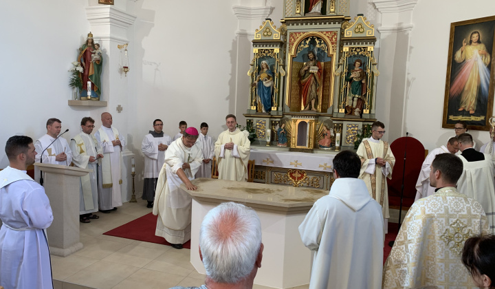 Konsekrácie obnoveného chrámu sv. Jána Krstiteľa v Uloži dňa 24.8.2024. Sv. omšu  celebrovať diecézny biskup Mons.prof. František Trstenský.