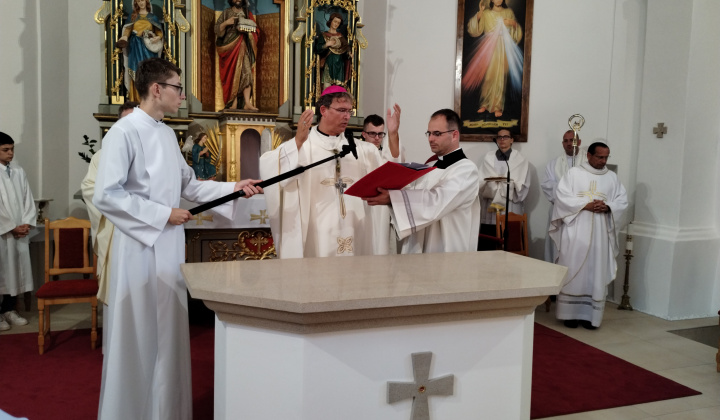 Konsekrácia obnoveného chrámu sv. Jána Krstiteľa v Uloži dňa 24.8.2024. Sv. omšu  celebrovať diecézny biskup Mons.prof. František Trstenský.